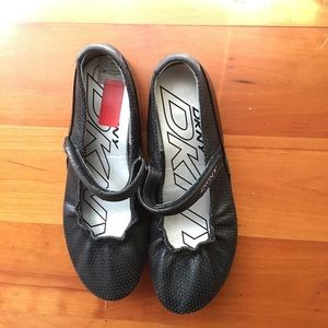 New DKNY size 4 shoes